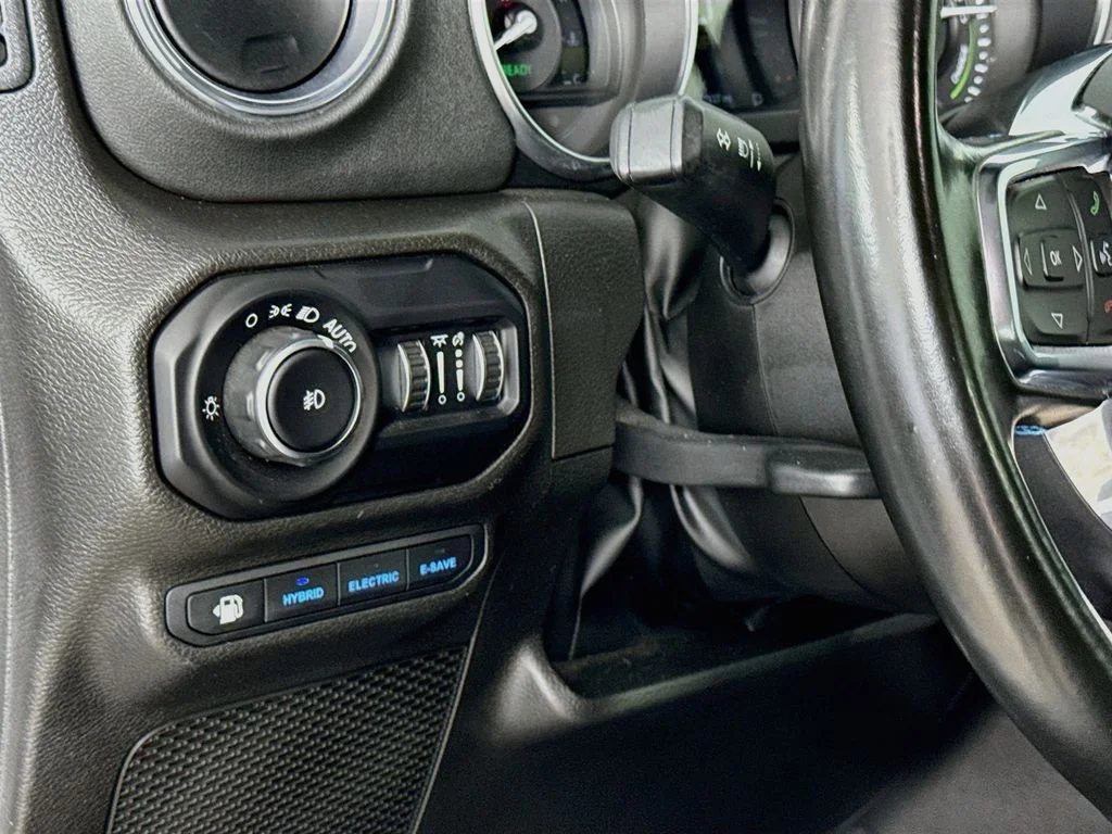 Used 2022 White Jeep Unlimited Rubicon 4xe image 10