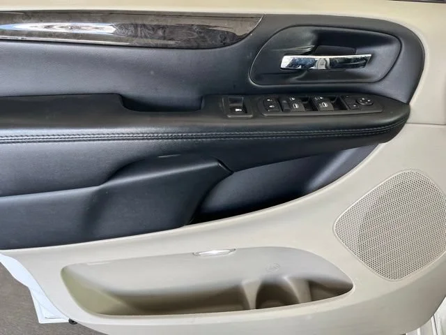 Used 2019 White Knuckle Clearcoat Dodge SE image 35