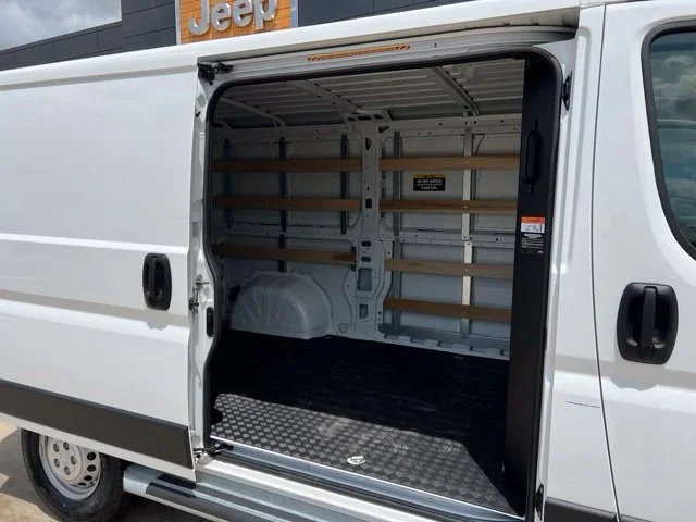 Used 2025 White Ram Base image 27