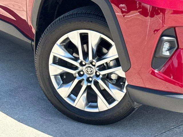 Certified Used 2025 RED MC. Toyota XLE Premium image 37