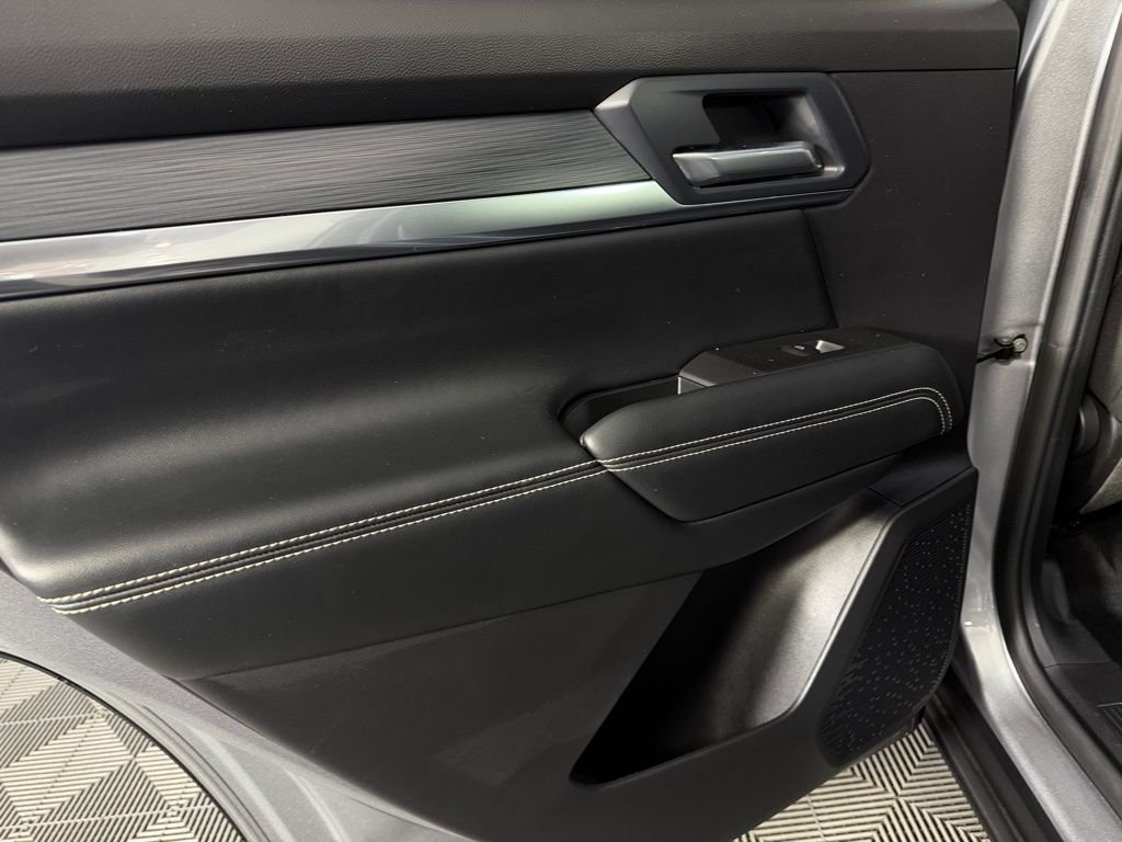 Used 2025 Sterling Metallic GMC Elevation image 27
