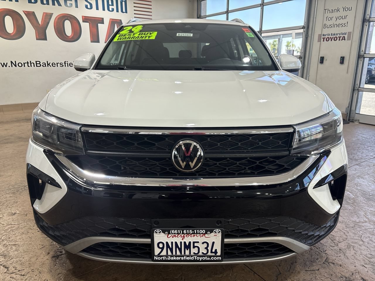 Used 2024 Pure White Volkswagen SE image 5