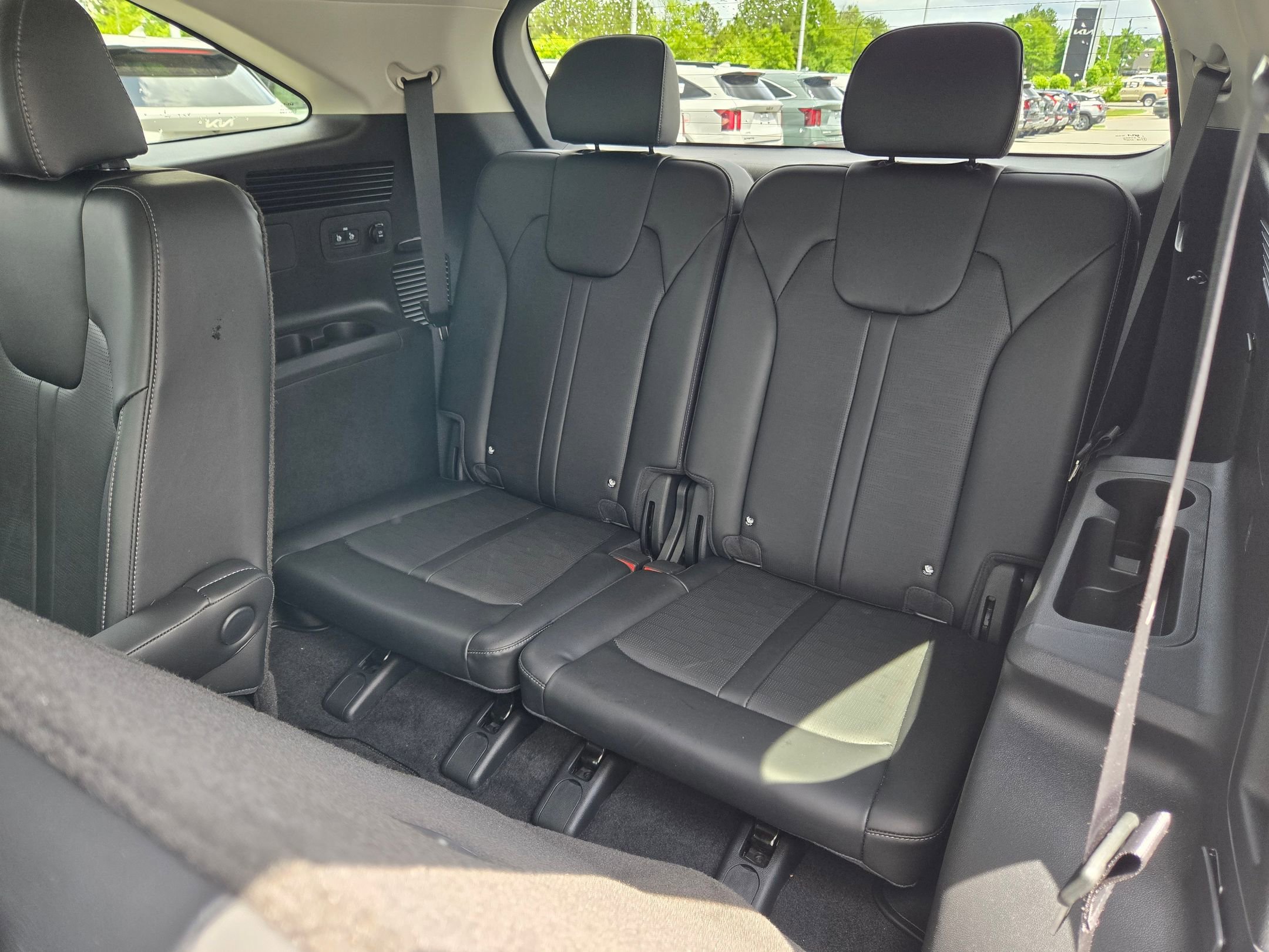 Used 2025 Glacial White Pearl Kia EX image 31