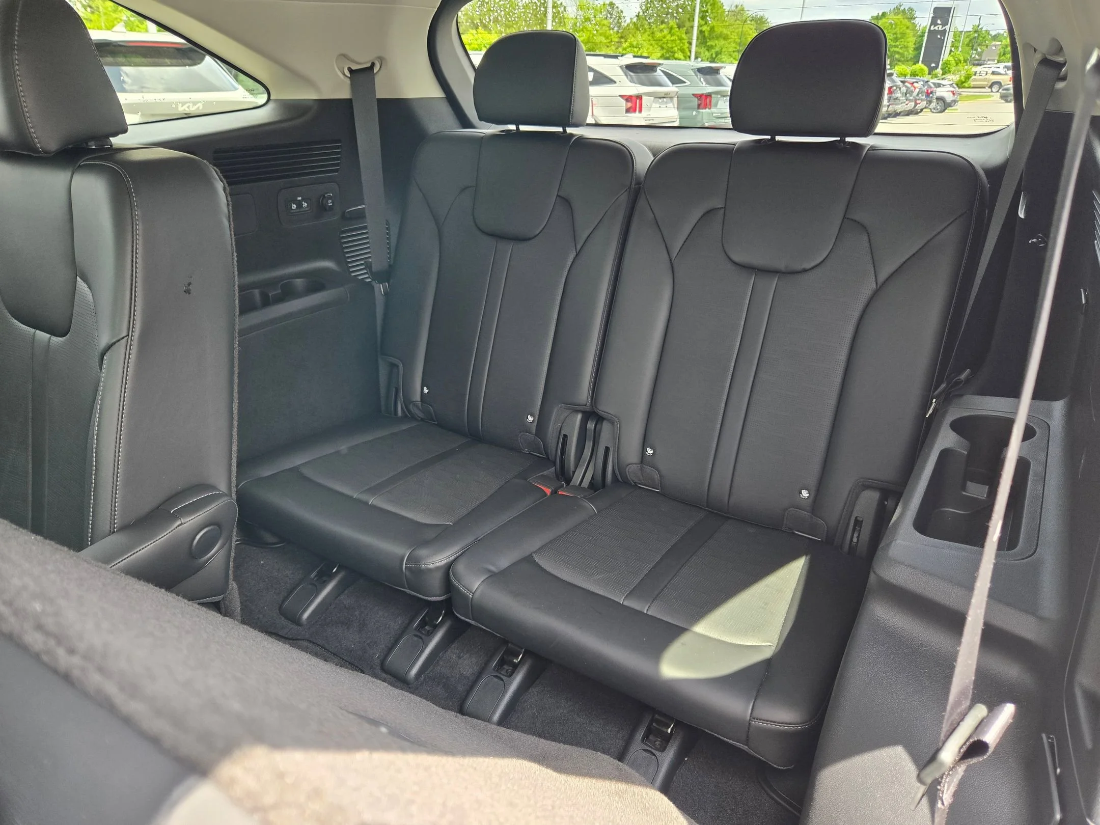Used 2025 Glacial White Pearl Kia EX image 31
