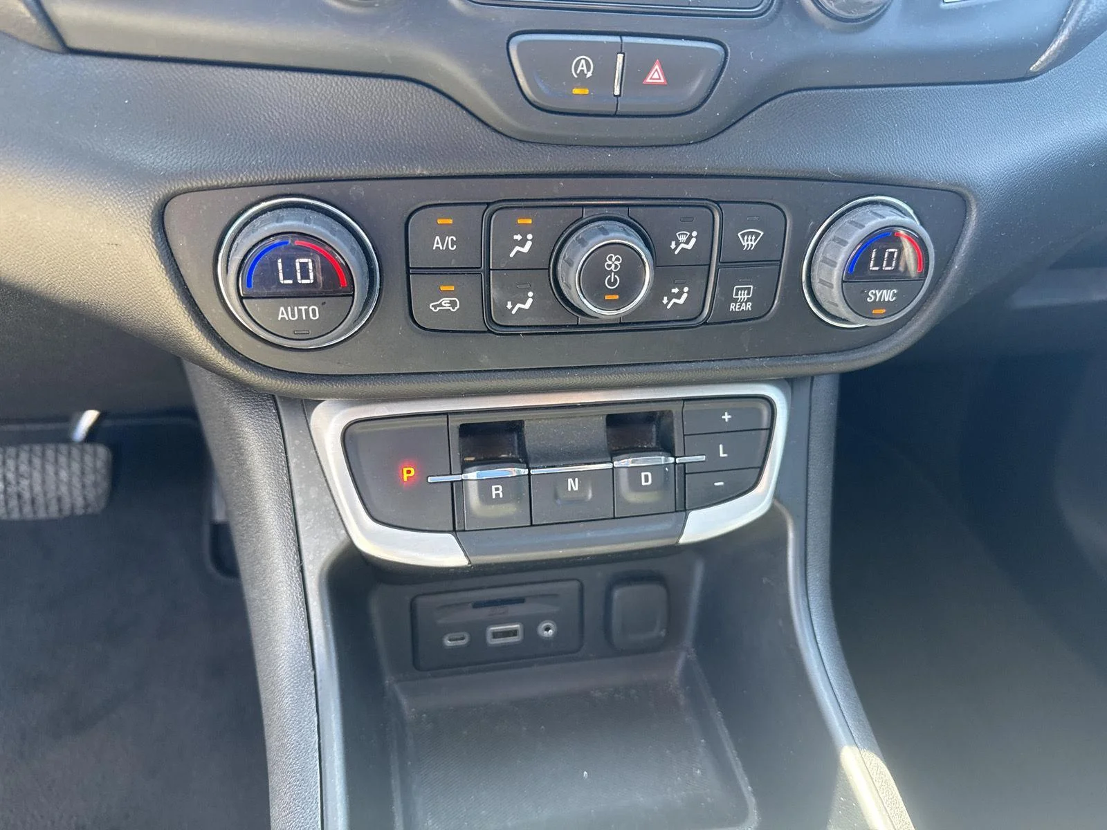 Used 2022 Summit White GMC SLT image 25