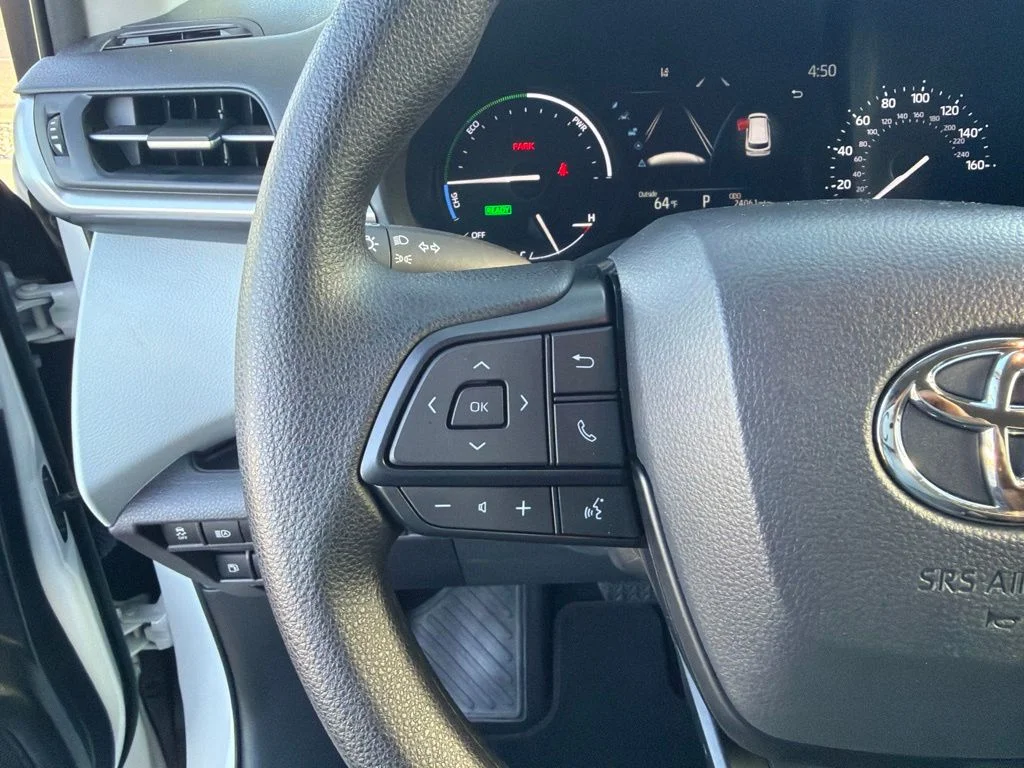 Used 2025 White Toyota LE image 9