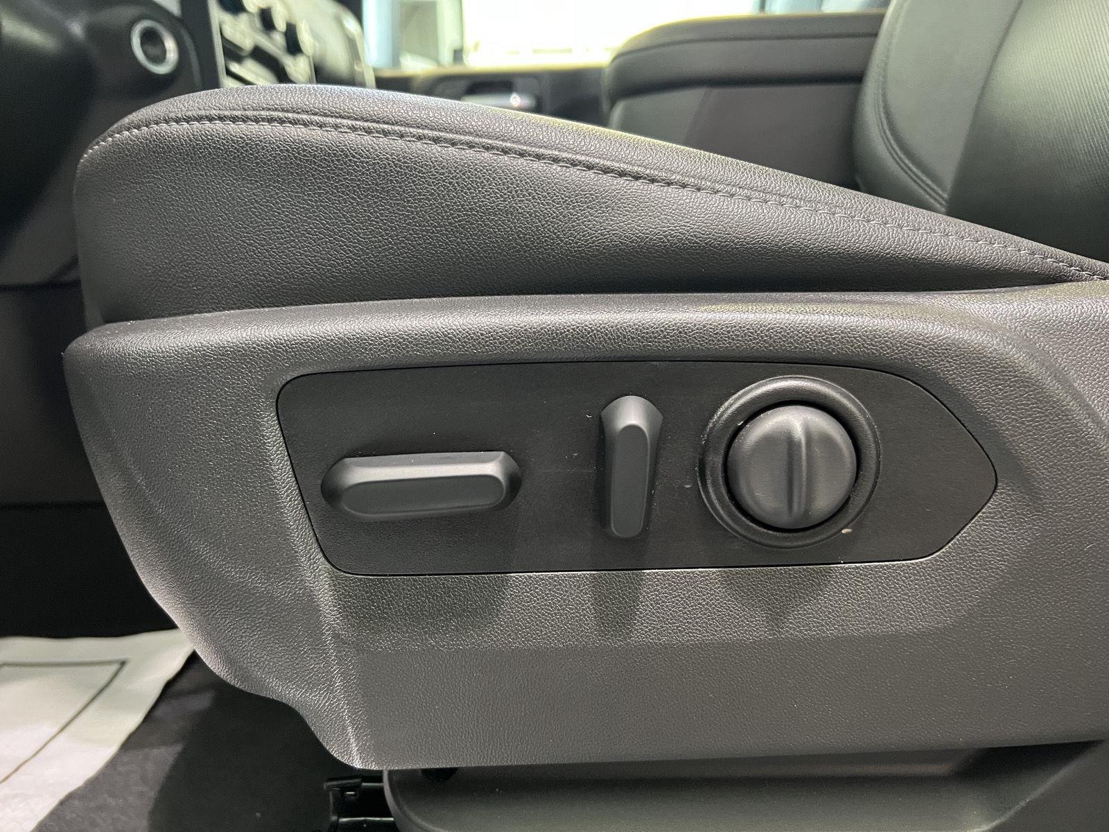 Used 2022 Summit White Chevrolet LTZ image 18