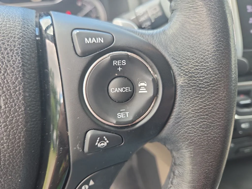 Used 2016 White Honda Touring image 35