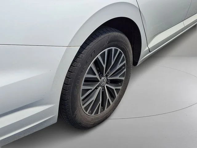 Used 2019 White Volkswagen 1.4T SE image 8