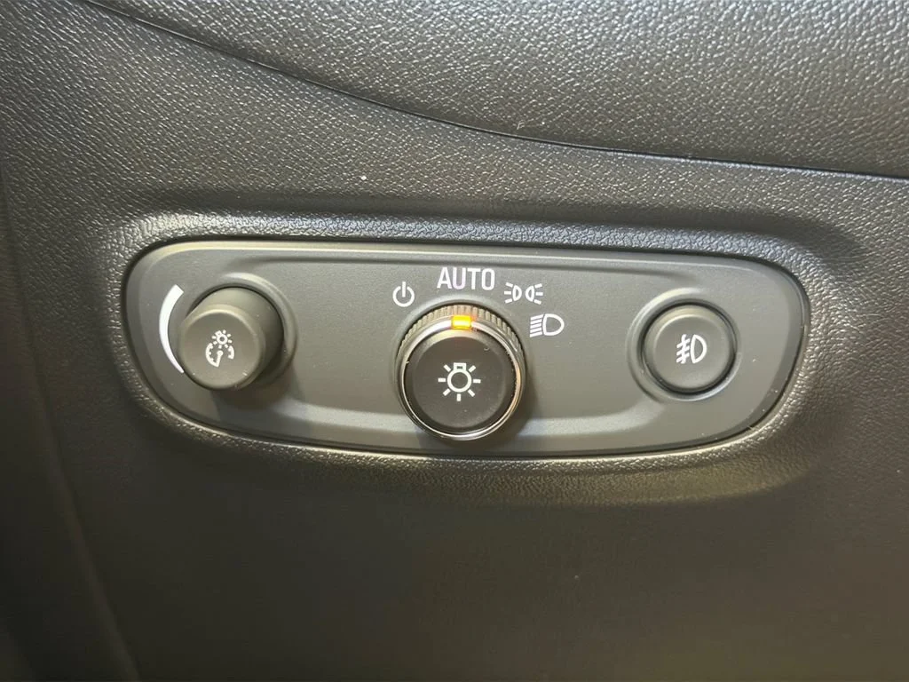 Used 2022 IRON GRAY METALLIC Chevrolet Premier image 25