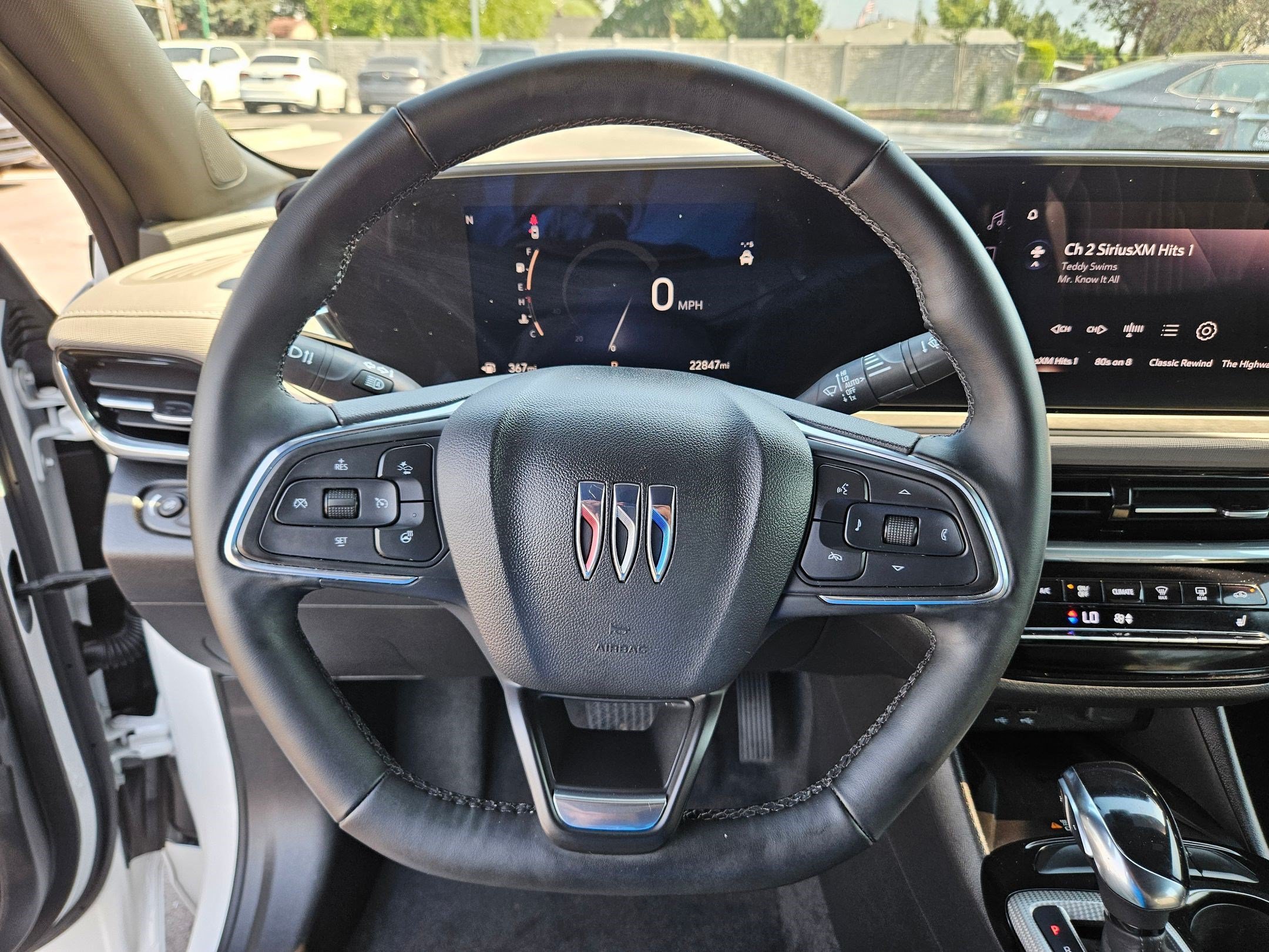 Used 2025 White Frost Tricoat Buick Avenir image 19