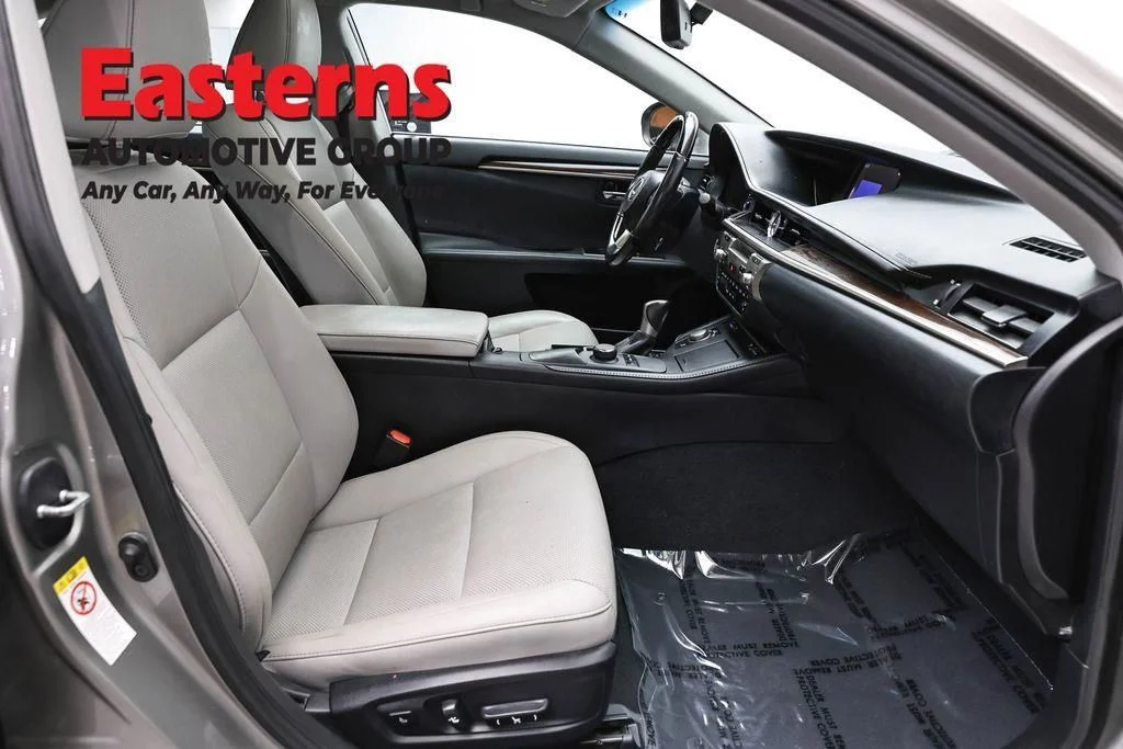 Used 2016 Silver Lexus 350 image 28