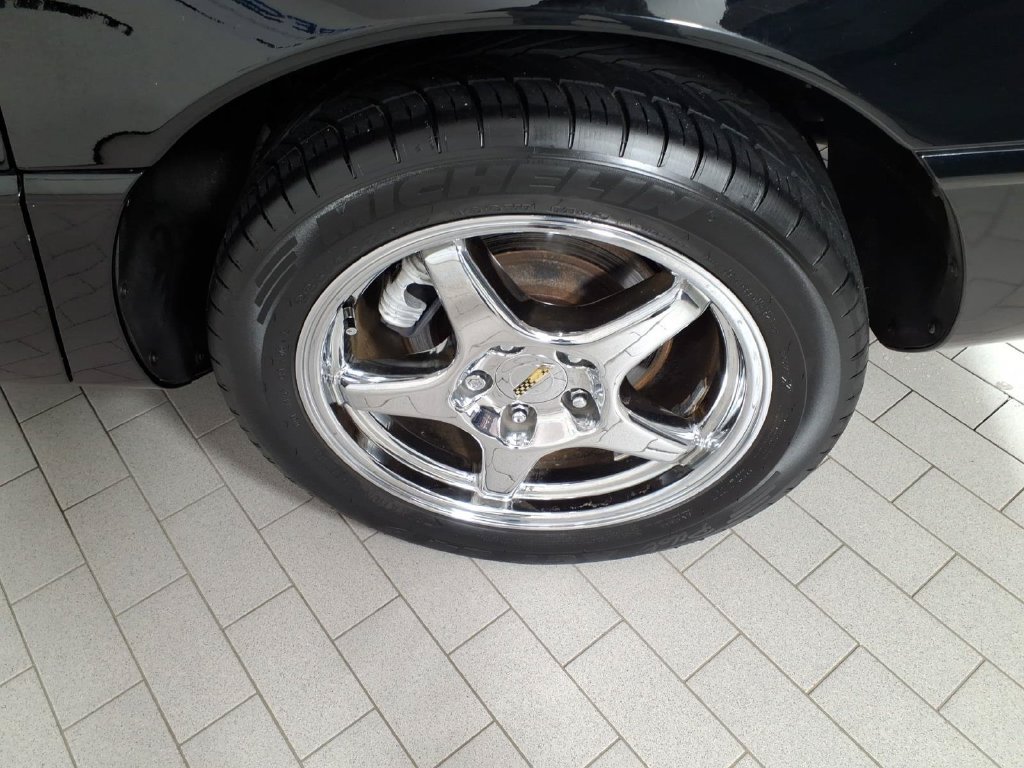 Used 1995  Chevrolet Base image 8