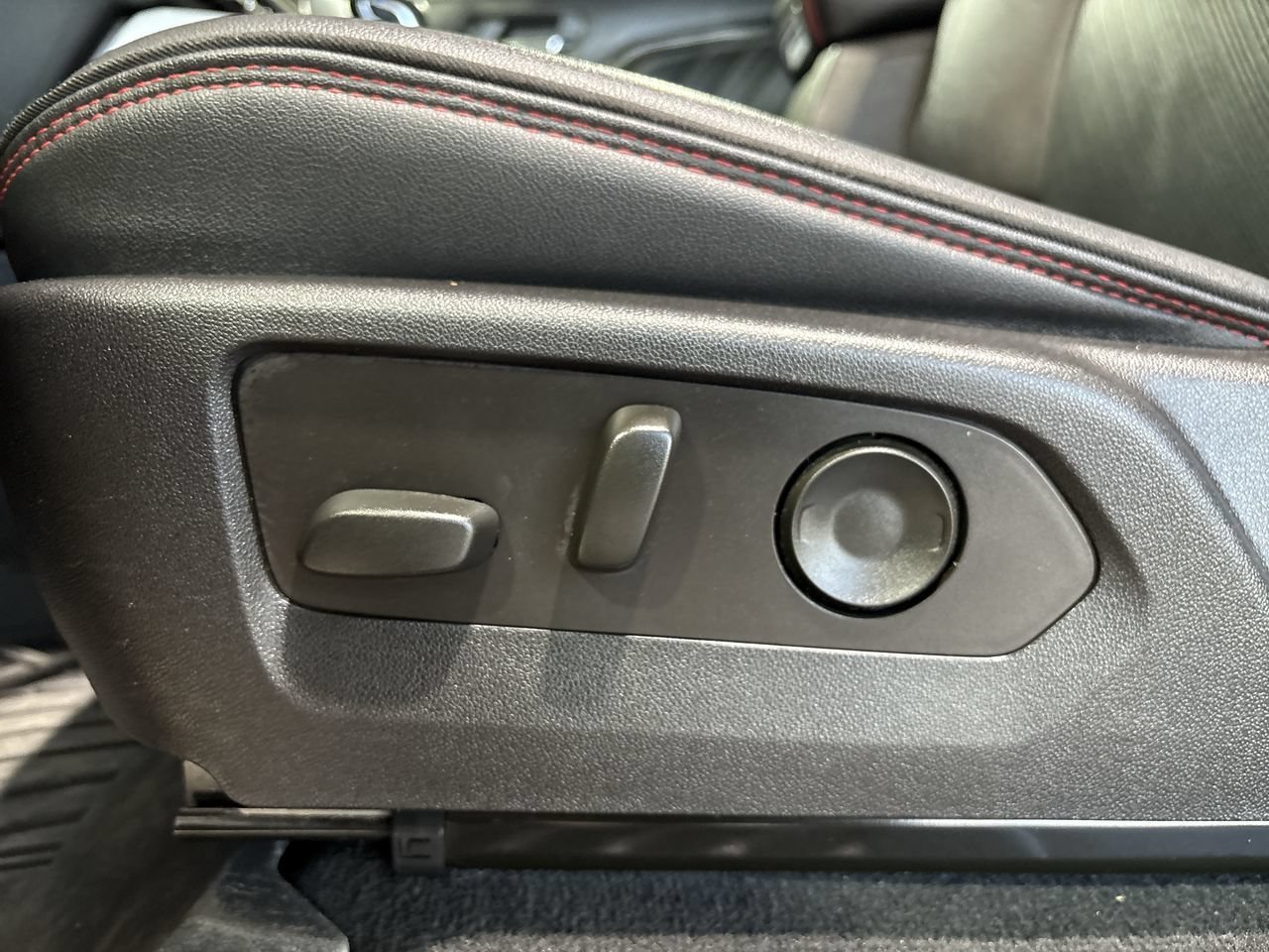Used 2023 Onyx Black GMC 4WD AT4X image 12