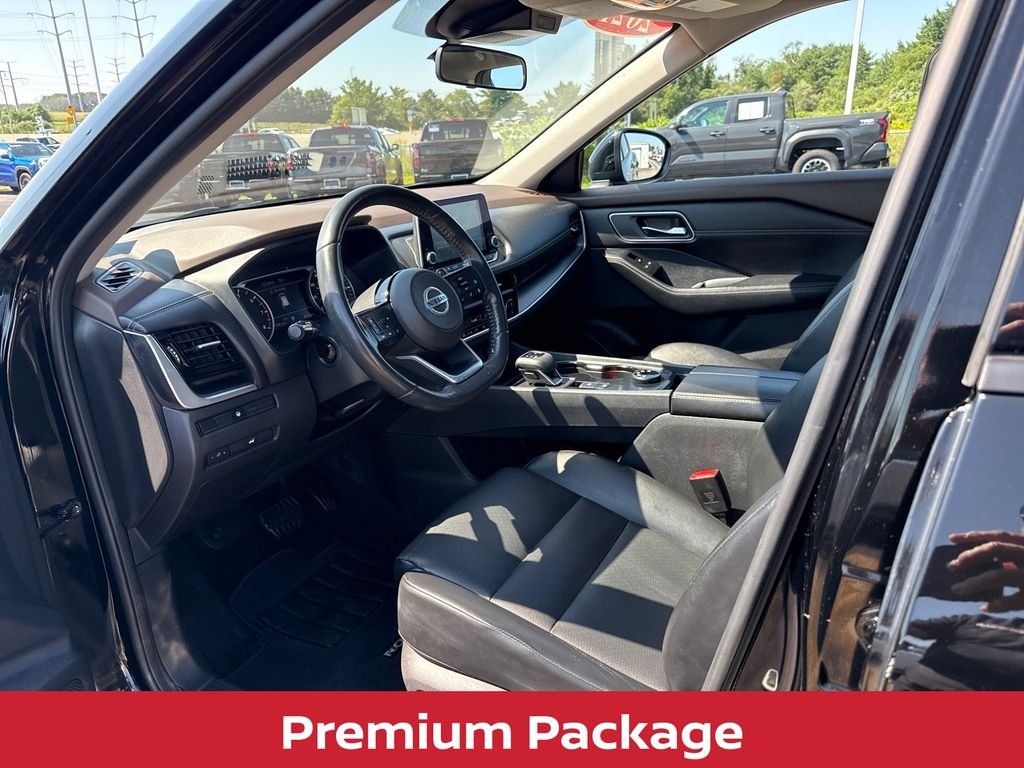 Used 2021 Super Black Nissan SV premium w/heated seats & panoramic roof image 13