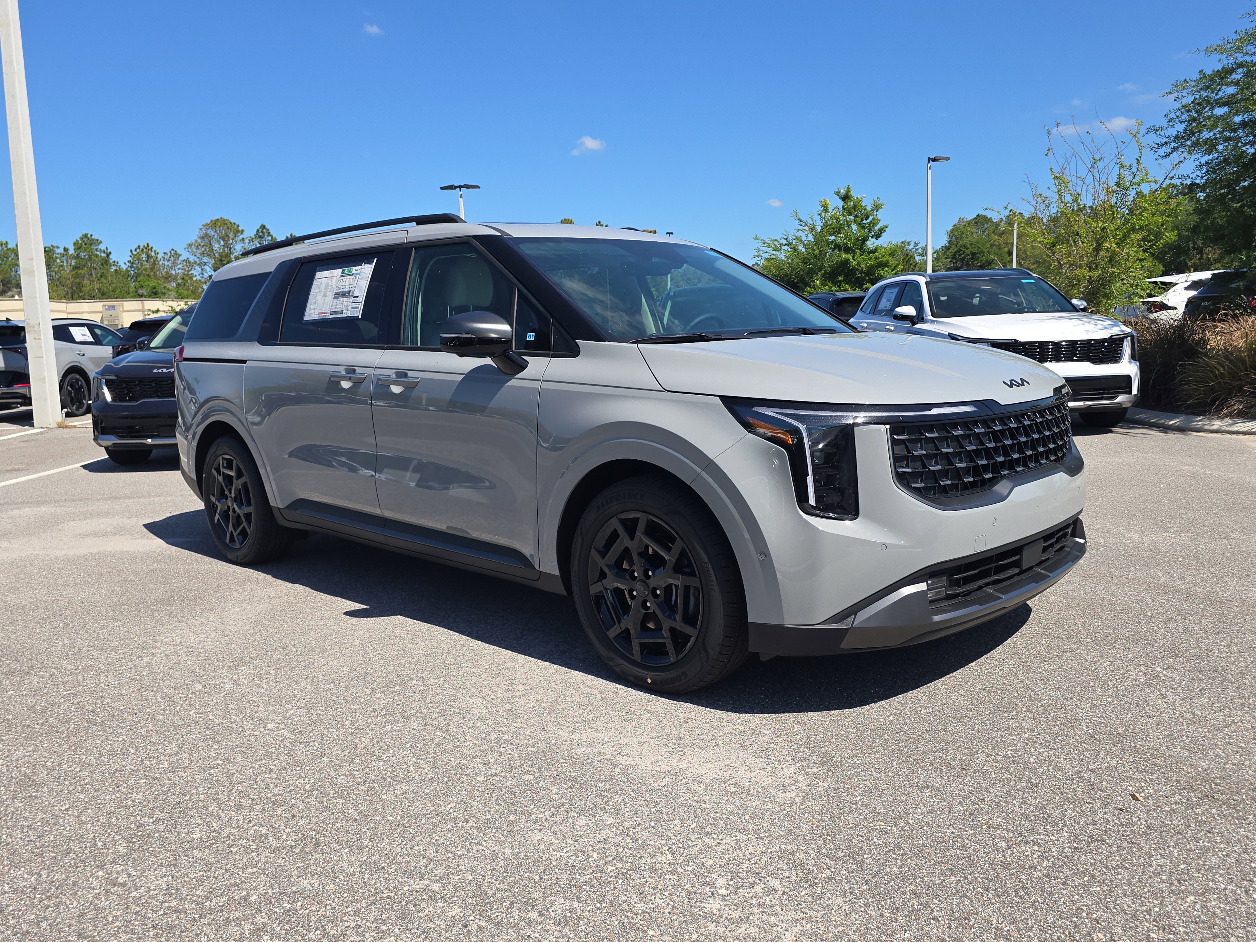New 2026 Ceramic Silver Kia SX image 2