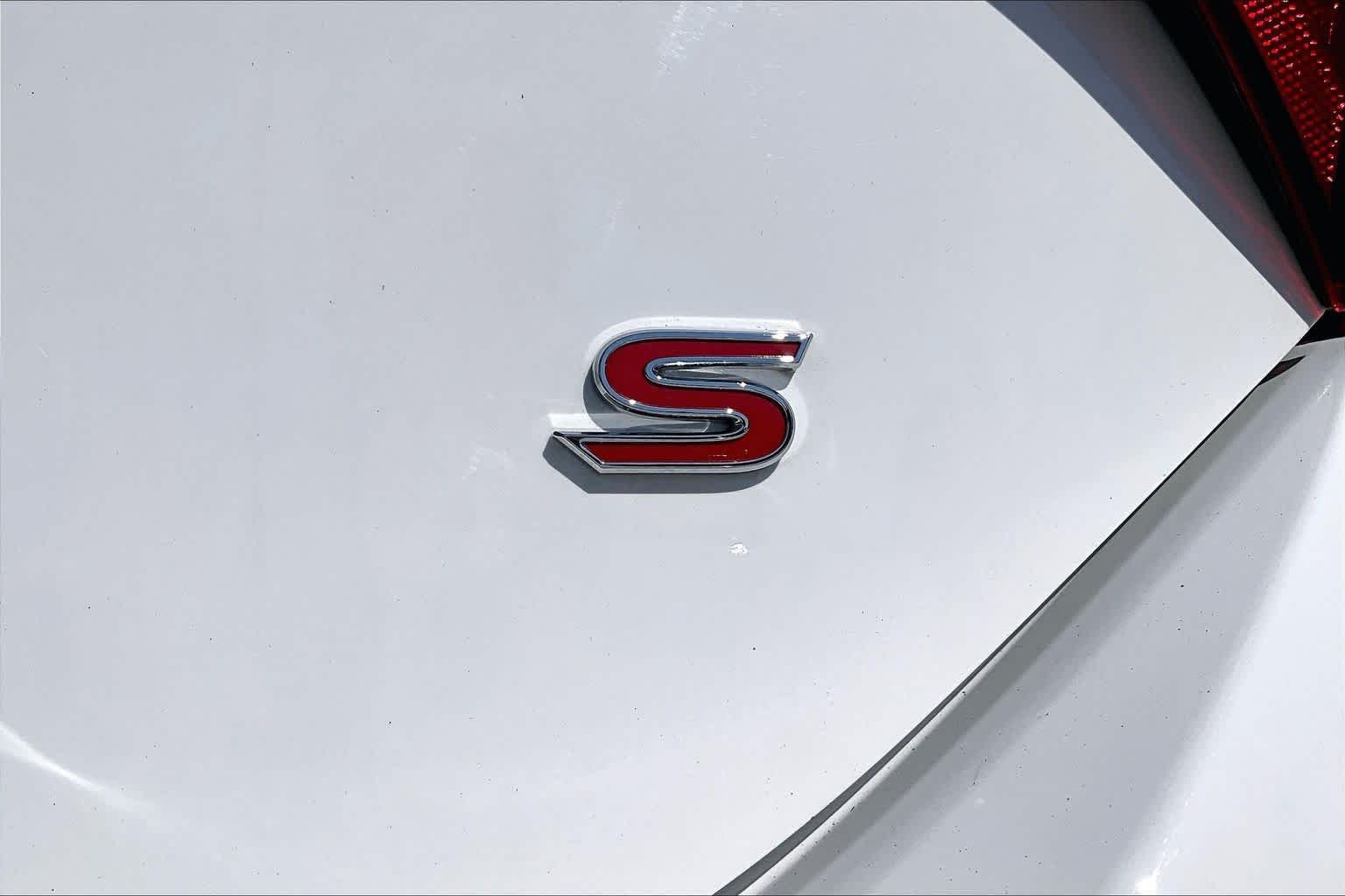 Used 2015 Super White Toyota S Plus image 10