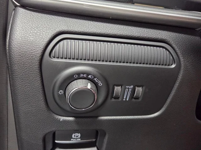 New 2026 Baltic-Gray Metallic Clear-Coat Exterior Paint Jeep Limited Altitude image 30