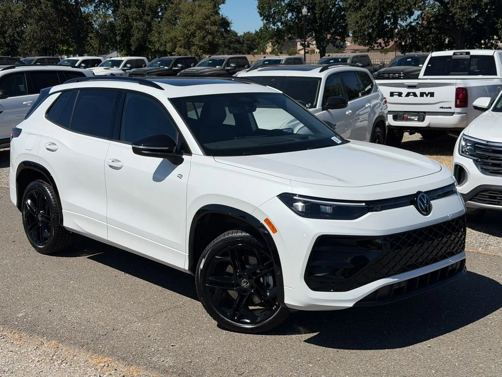 New 2026 Opal White Pearl Volkswagen 2.0T SE R-Line Black image 3