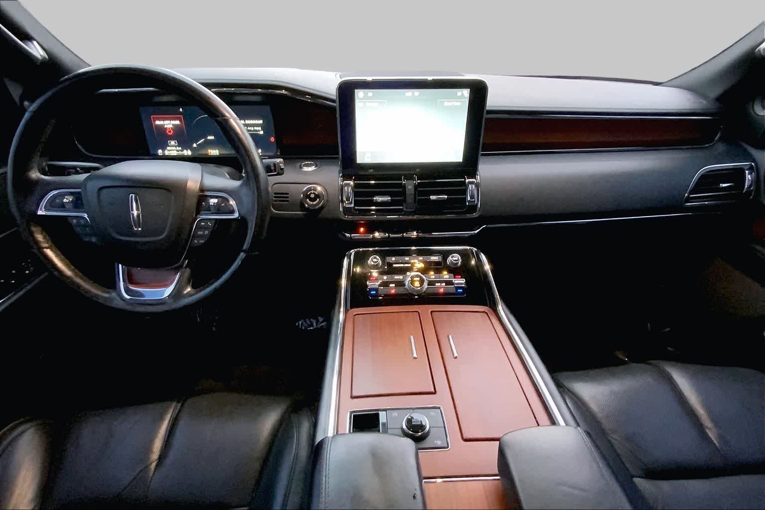 Used 2018 Black Velvet Lincoln Select image 15