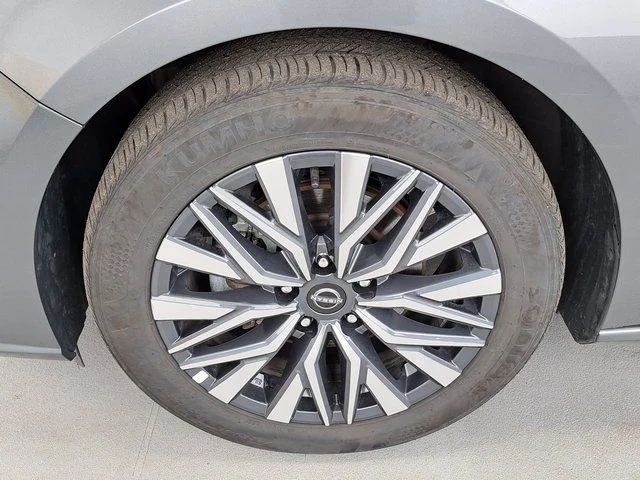 Used 2025 Gray Nissan 2.5 SV image 32