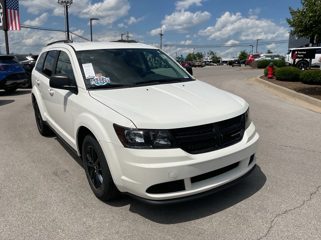 Used 2020 Vice White Dodge SE Value image 2