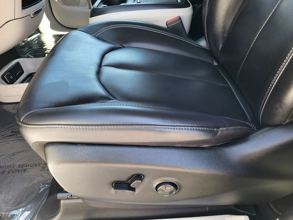 Used 2023 White Chrysler Touring L image 19