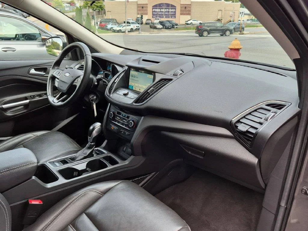 Used 2018 Gray Ford SEL image 24