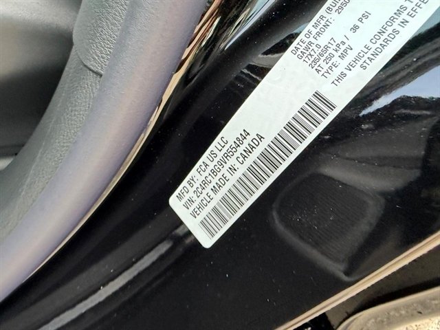 New 2027 Diamond Black Crystal Pearl-Coat Paint Chrysler Select image 25