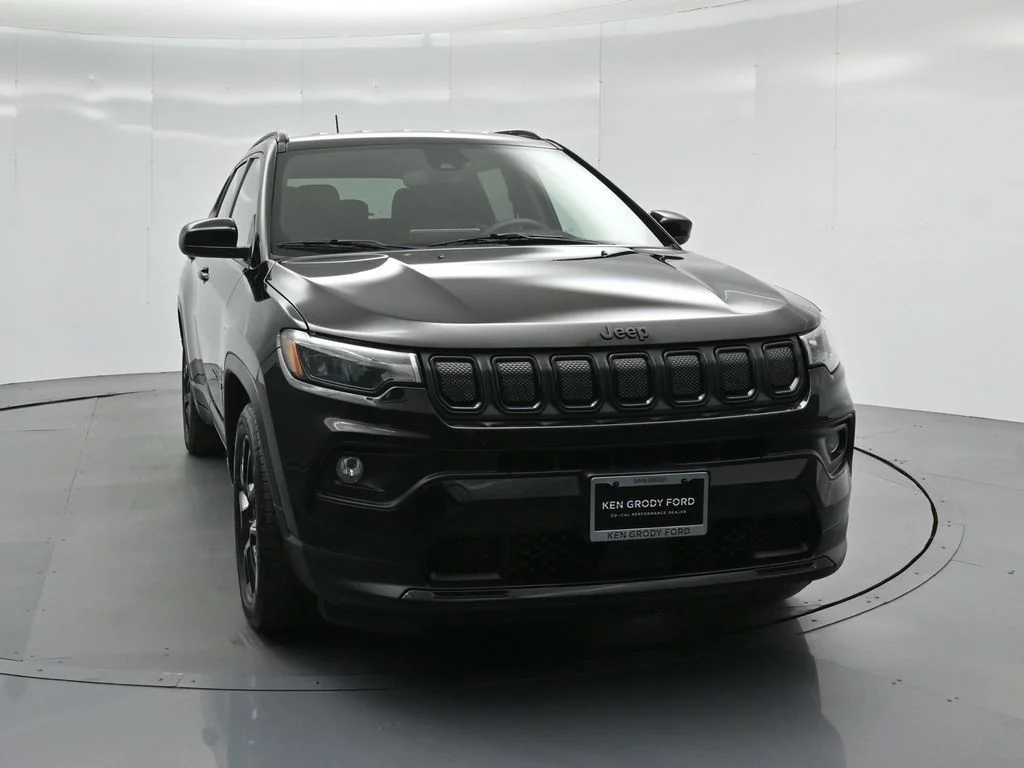 Used 2022 Black Jeep Altitude image 50