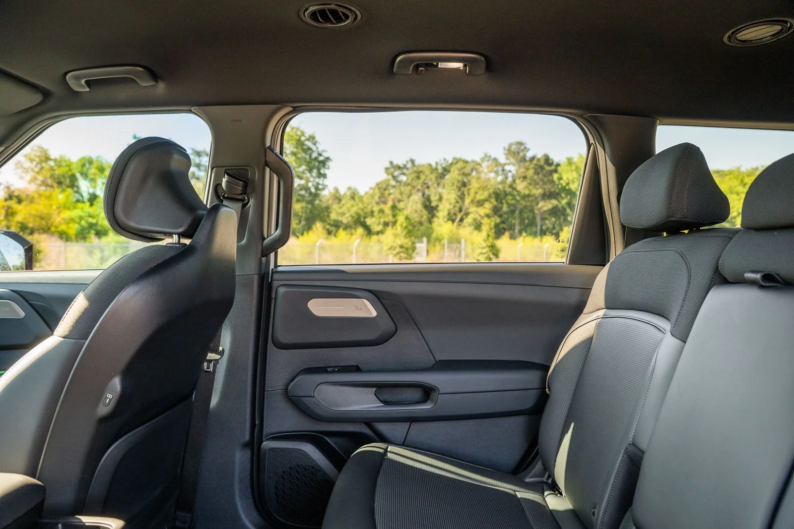 Used 2027 White Kia LX image 15