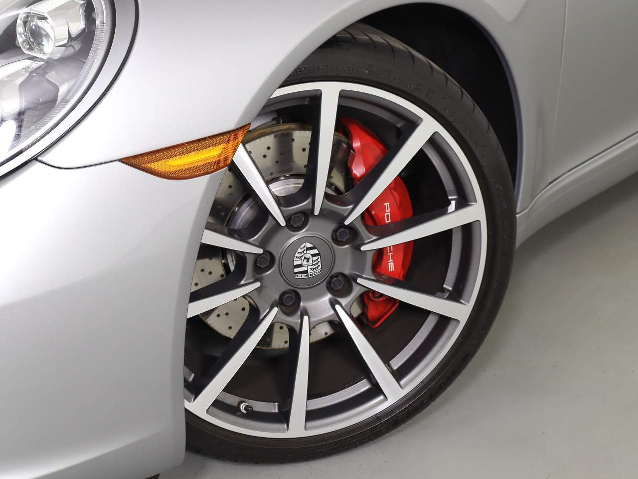 Used 2017 Silver Metallic Porsche Carrera S image 27