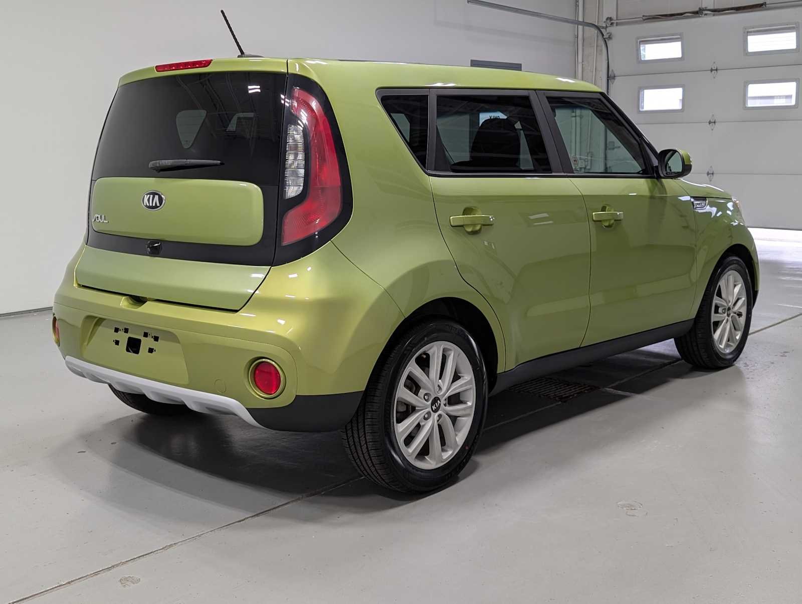 Used 2017 Alien II Kia + image 8