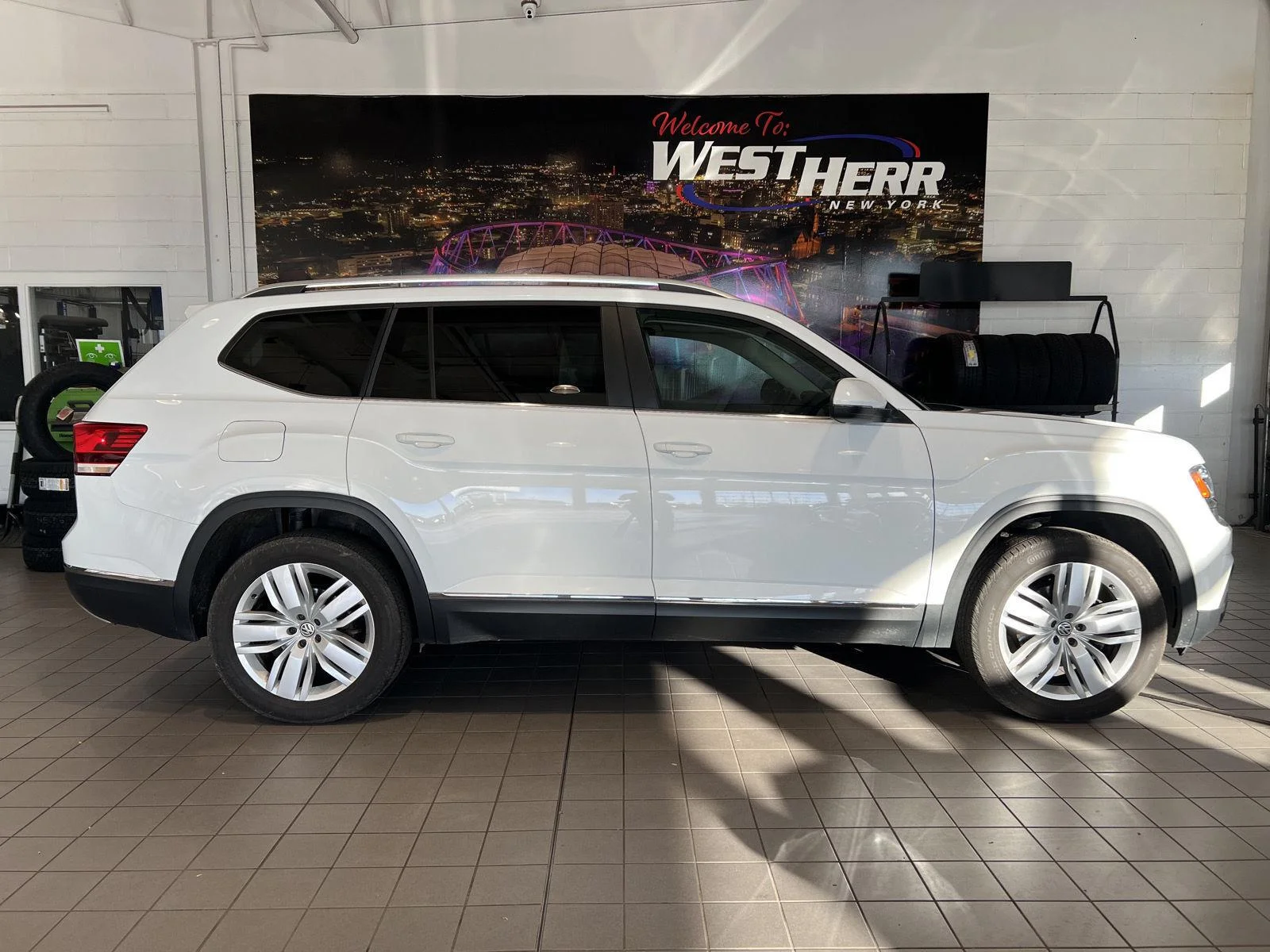 Used 2019 Pure White Volkswagen 3.6L V6 SEL image 10