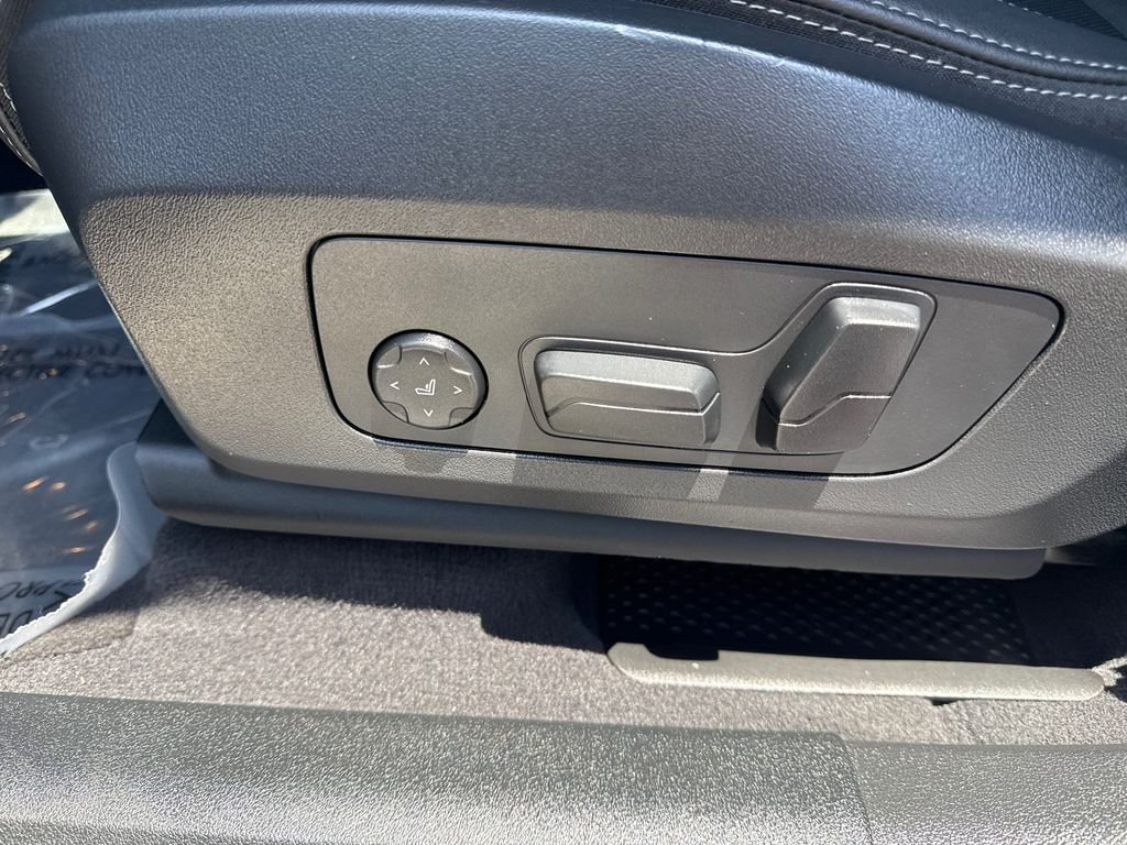 Used 2025 Silver BMW xDrive28i image 22