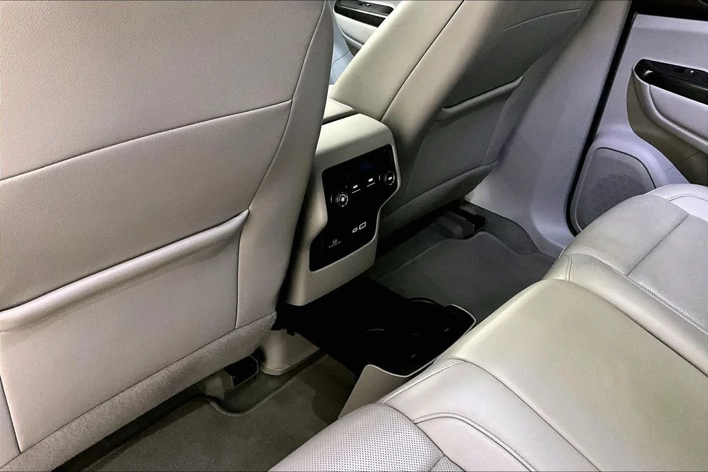 2023 GMC Acadia SLT - Photo 10