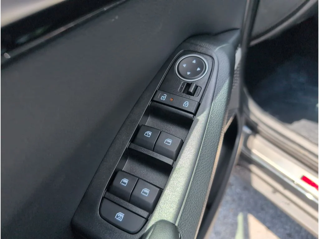 2025 Kia Seltos SX - Photo 12