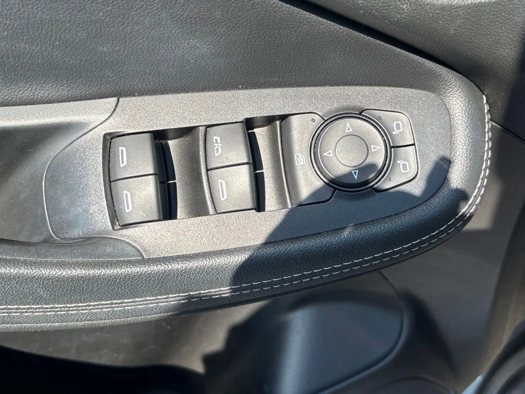 Used 2021 Gray Buick Preferred image 8