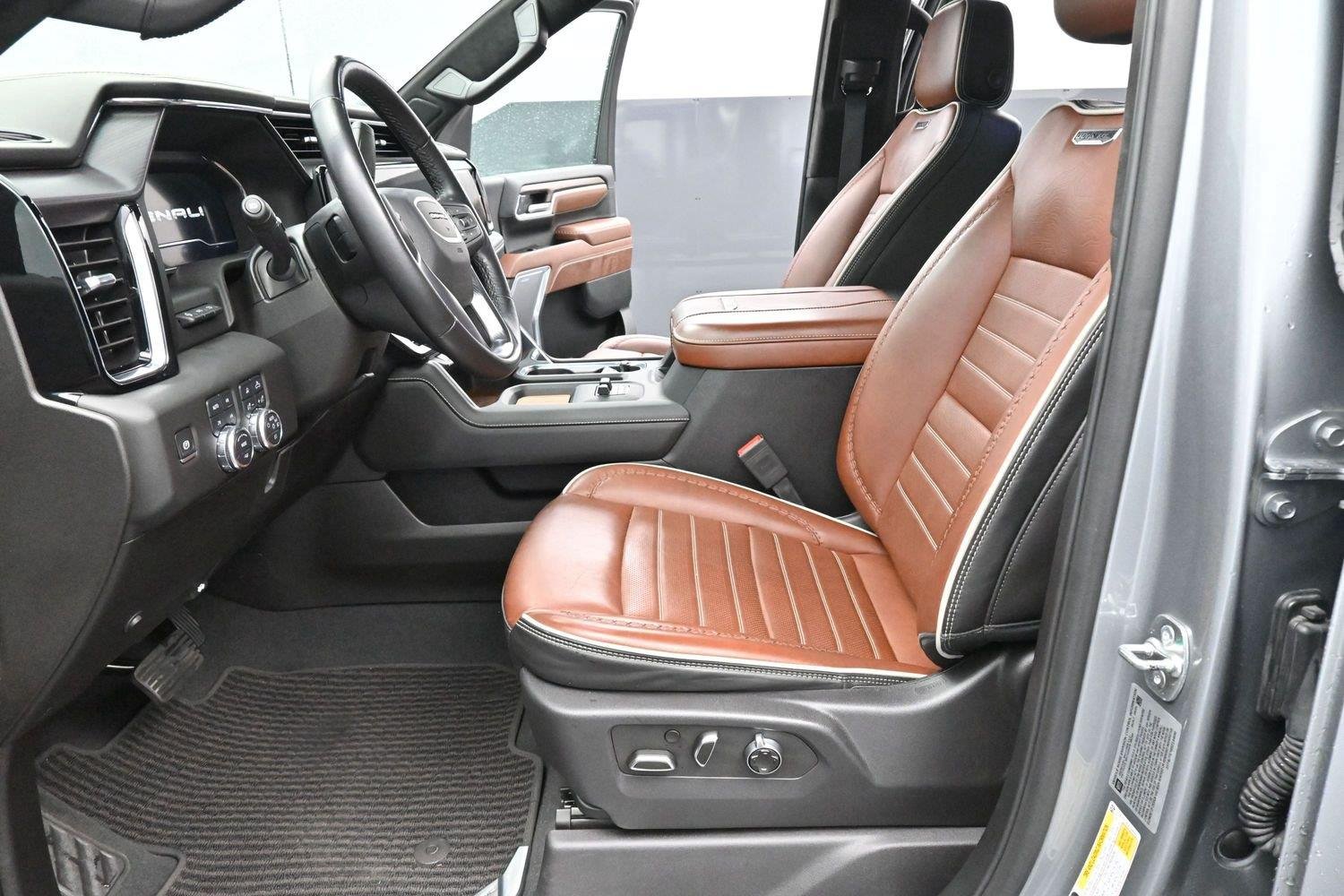 Used 2025 Sterling Metallic GMC Denali Ultimate DRW image 13