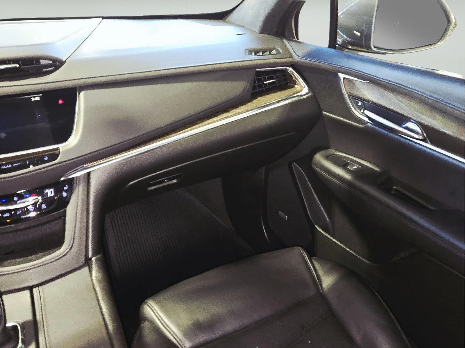 Used 2019 Bronze Dune Metallic Cadillac Platinum AWD image 46