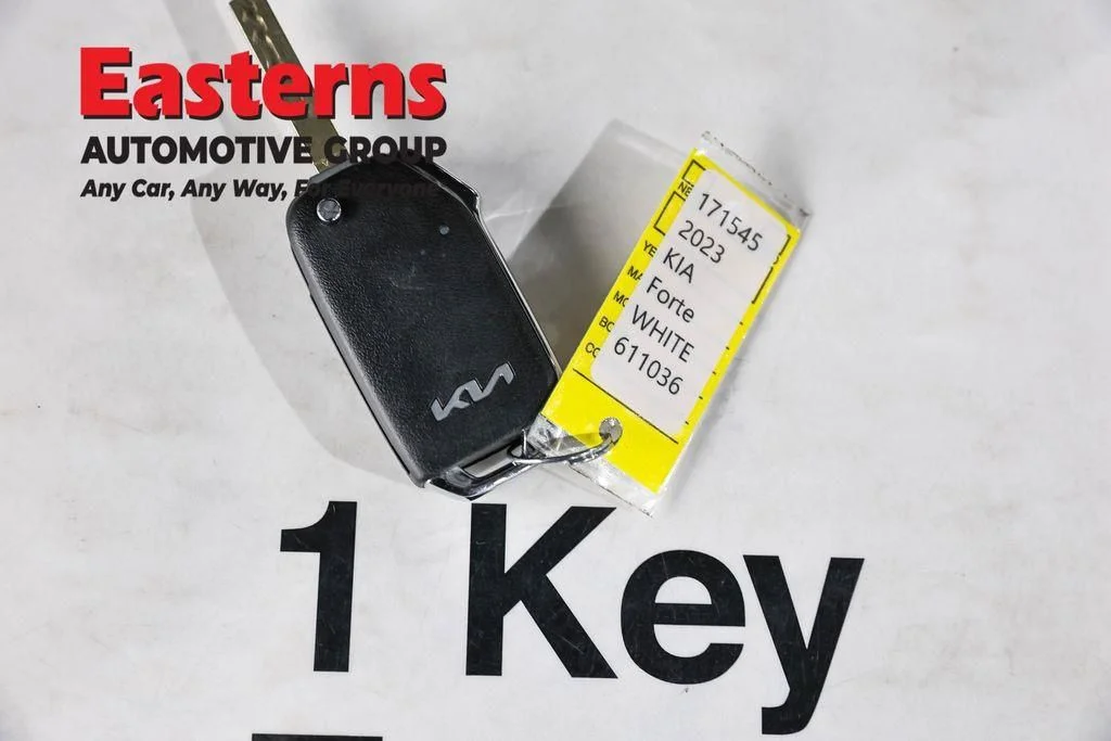 Used 2023 White Kia LXS image 26
