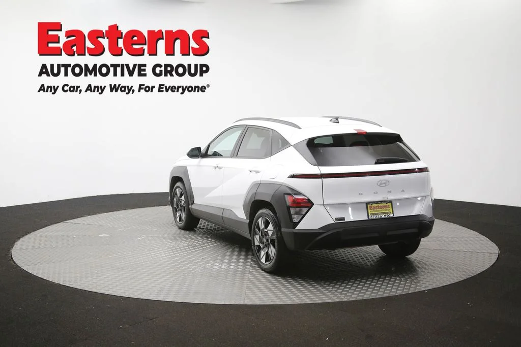 Used 2025 White Hyundai SEL image 36