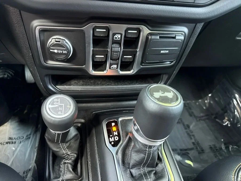 Used 2026 Anvil Clearcoat Jeep Sahara image 28