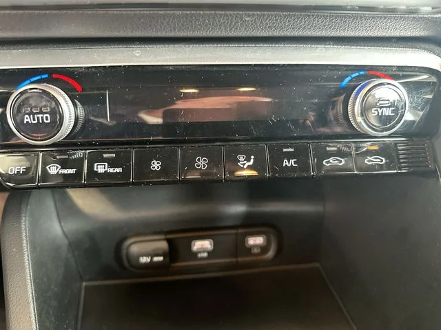 Used 2023 White Pearl Kia GT-Line image 18