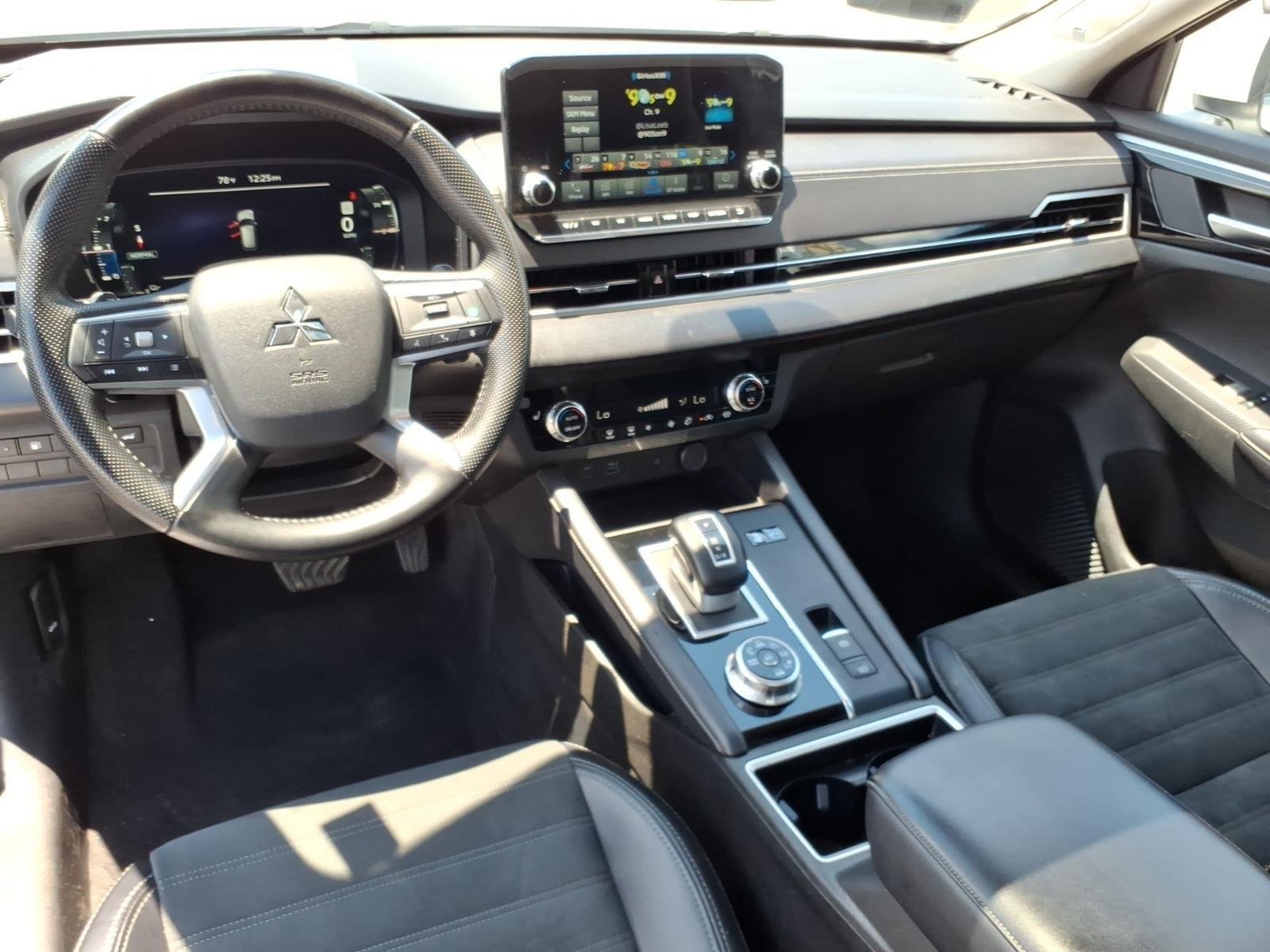 Used 2024 Alloy Silver Metallic Mitsubishi SE image 24