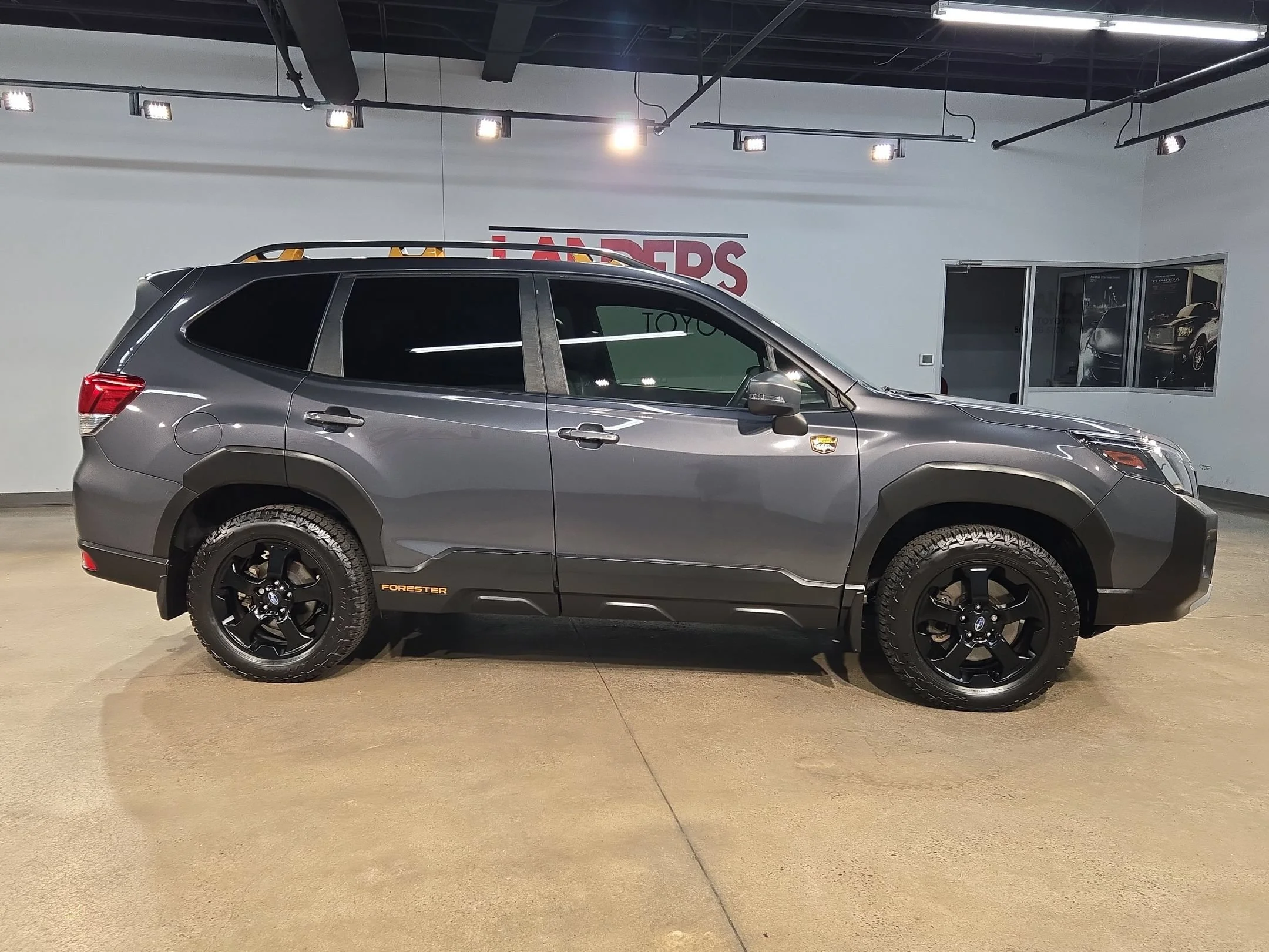 Used 2022 Magnetite Gray Metallic Subaru Wilderness image 8