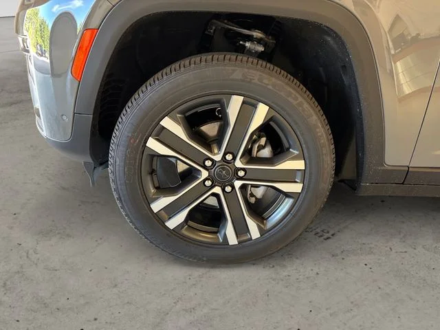 New 2027 Gray Jeep Limited image 15