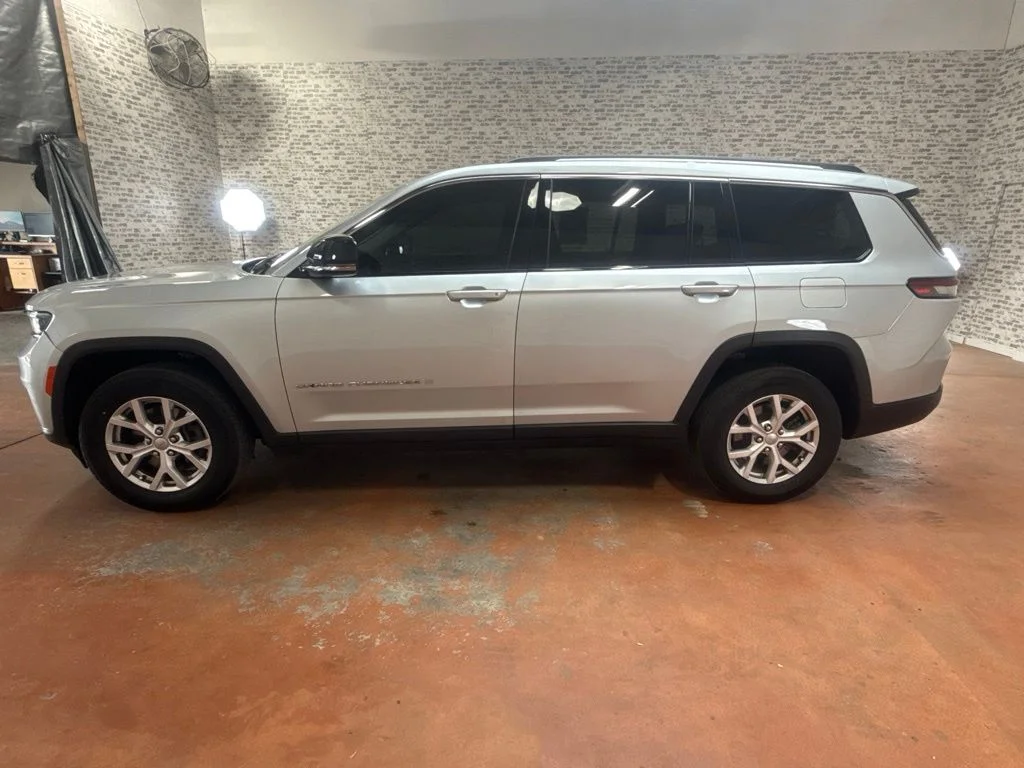 Used 2021 Silver Zynith Jeep Limited image 4