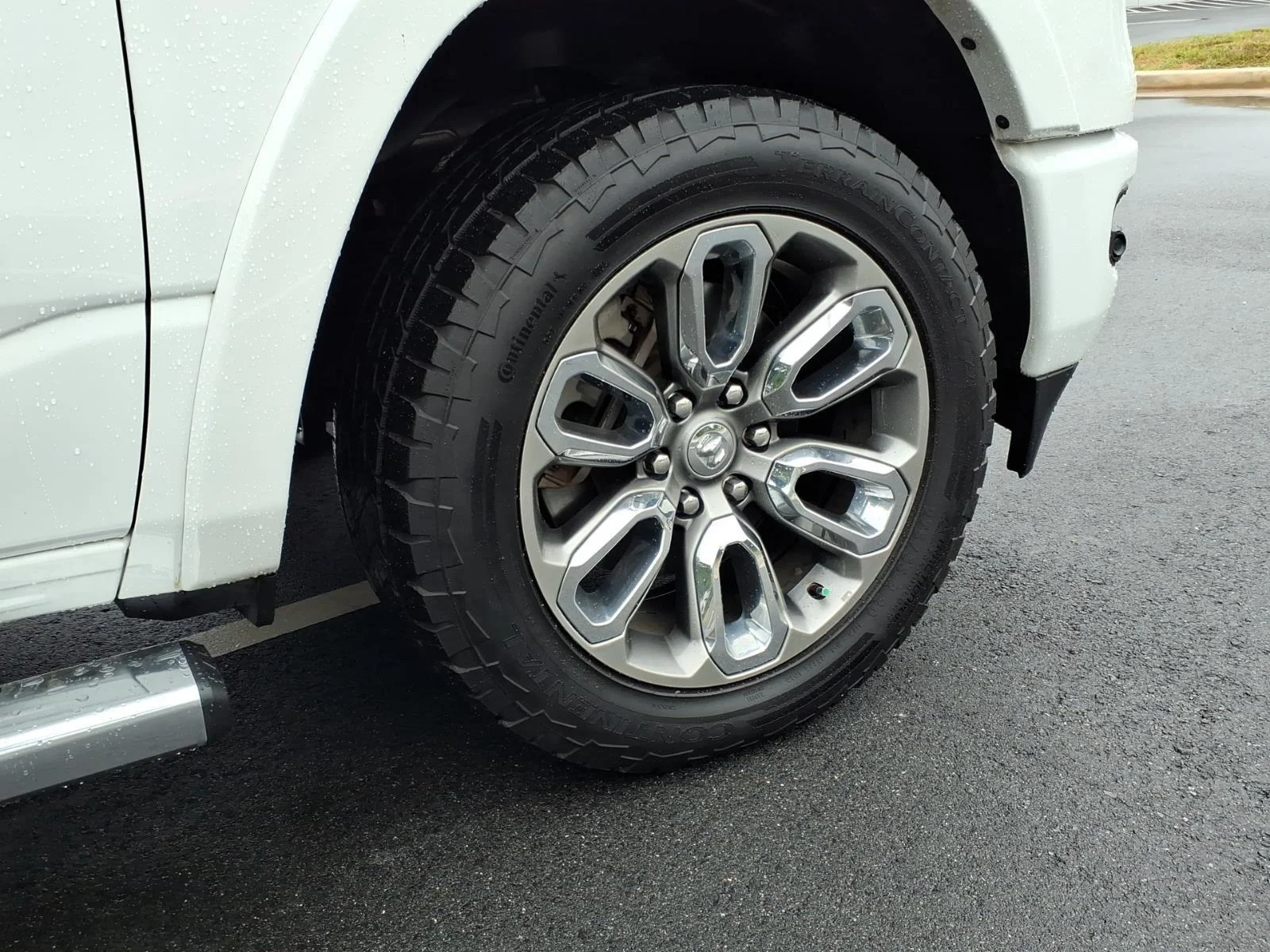Used 2020 Bright White Clearcoat Ram Laramie image 14