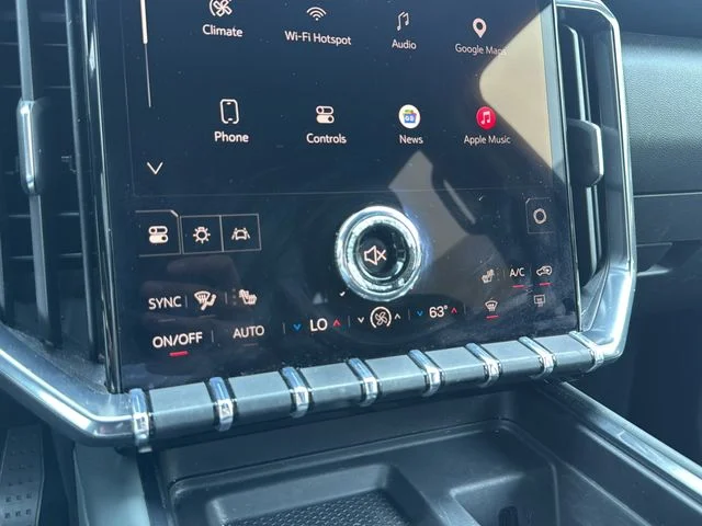Used 2025 White GMC AT4 image 19